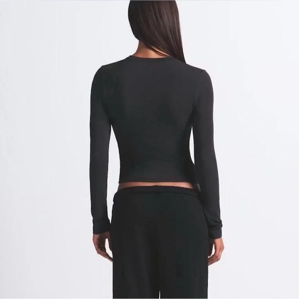 SKIMS *NWT COTTON JERSEY LONG SLEEVE T-SHIRT | COLOR: SOOT - Picture 2 of 9
